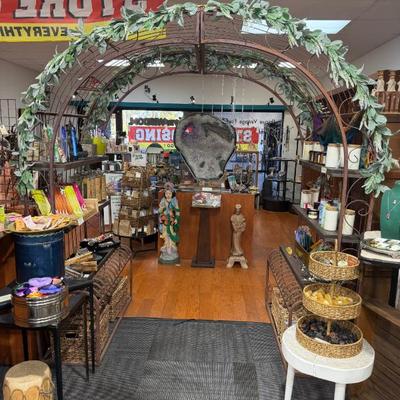 Sale Photo Thumbnail #48: Lots of unique gifts