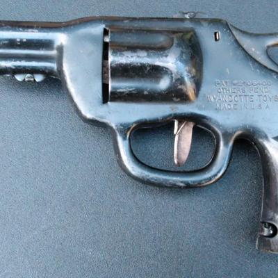 Vintage Wyandotte Toy Dart Gun – 1920s U.S.A. Cast Metal Revolver w/Holster!!
