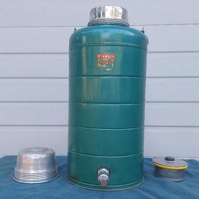 Vintage Stanley Green Metal Water Cooler with Spigot and Lid – Approx. 2-Gallon Capacity

