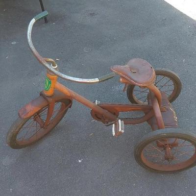Vintage Rusty Child’s Tricycle – Antique Metal Frame Pedal Trike
