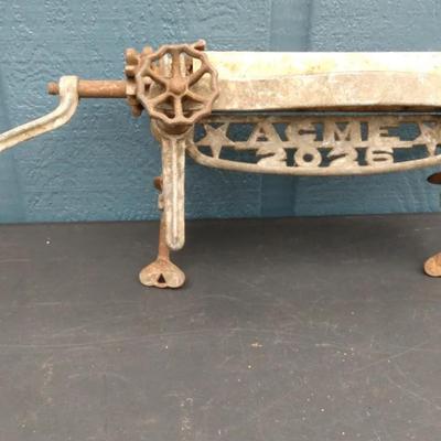 Antique ACME 2026 Cast Iron Clothes Wringer with Hand Crank
