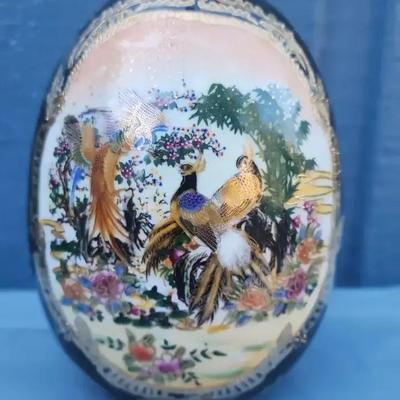 Jingfa Cloisonné Porcelain Egg – Hand-Painted Birds & Floral Scene
