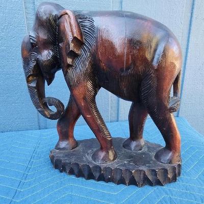 Hand-Carved Wooden Elephant Sculpture – Vintage Artisan Craft

