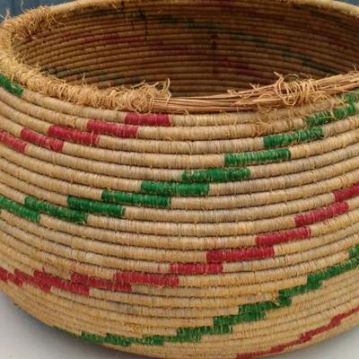 Large Antique Native American-Style Basket – Handwoven Coil Design
