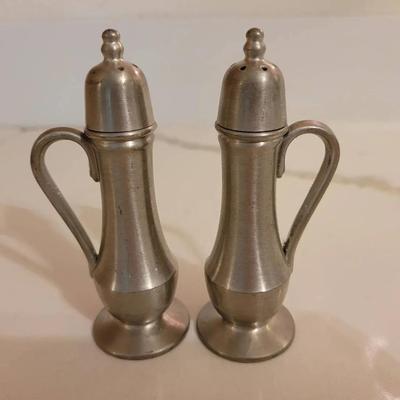 Oneida Heirloom Pewter Salt And Pepper Shakers