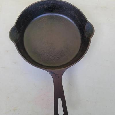 Vintage Griswold #5 Cast Iron Skillet