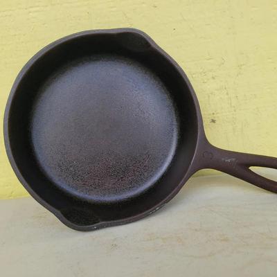 Vintage Wagner Ware Sidney Cast Iron Skillet