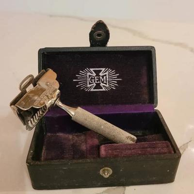 1930s Vintage GEM Single-Edge Razor With Original Case