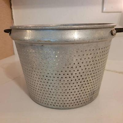 Vintage Aluminum Steam/Fry Collander
