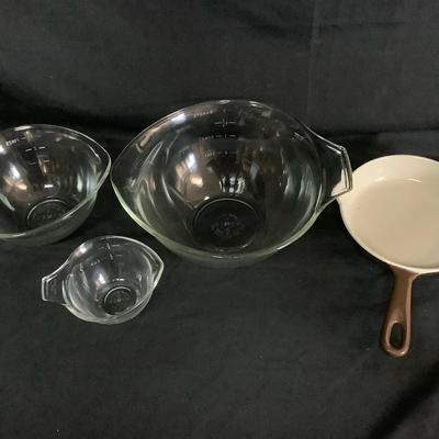 Le Creuset #16 Pan/Pyrex Nested Mixing Bowls 
