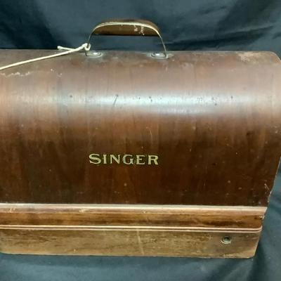 Singer Sewing Machine -- Antique/Vintage 