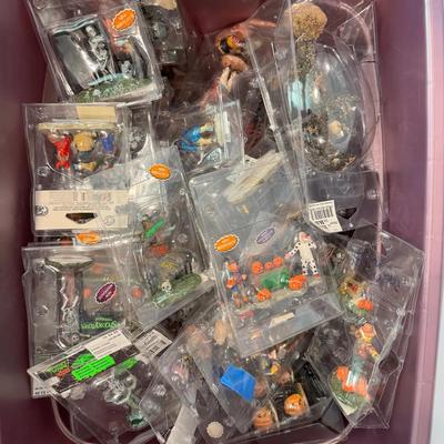 Lemax Spooky Town Mini Figurine & Accessory Collection – Halloween Village Figures, Props & Decor