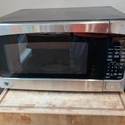 GE Stainless Steel Countertop Microwave Oven (Model JES2051SN3SS)