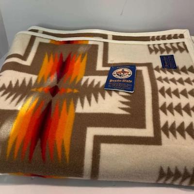 Pendleton Beaver State “Harding Robe” Wool Blanket – Ivory with Southwest Pattern, Made in USA