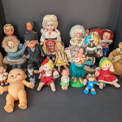 Assorted Small Vintage & Handmade Dolls – Mixed Lot (20+ Pieces)
