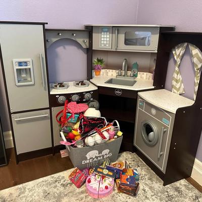 Children’s Play Kitchen and Play Food