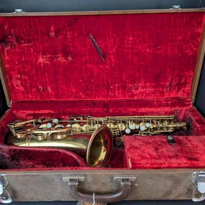 Vintage Alto Saxophone with Case & Accessories – Untested, Needs Cleaning