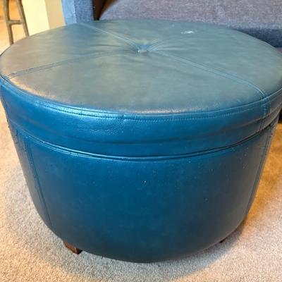 Sale Photo Thumbnail #20: ottoman/ storage $40