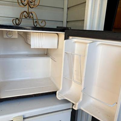 Sale Photo Thumbnail #55: refrigerator $25
