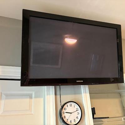 Sale Photo Thumbnail #79: samsung 42" TV $75