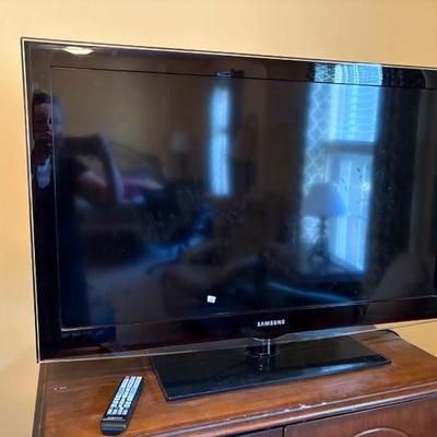 Sale Photo Thumbnail #80: Samsung 40" TV $25