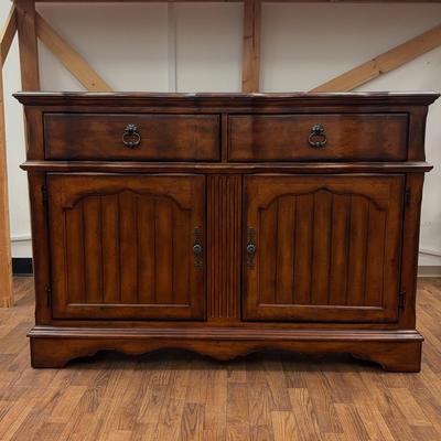 Vintage Style Wooden Sideboard/Buffet With 2 Drawers & 2 Cabinets