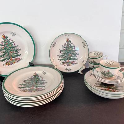 Spode Christmas Tree Santa 8 Dinner Plates 4 Bowls 3 Cups/saucers