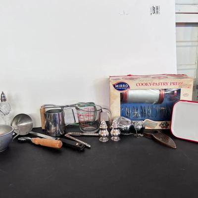 Kitchen Utensils Mirro Cookie Pastry Set Cheese Grater Tea Strainers Shakers