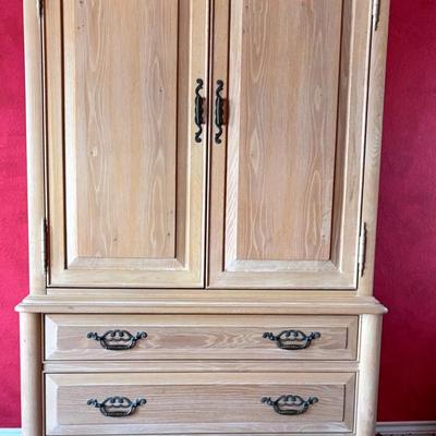BL400 Thomasville  Armoire