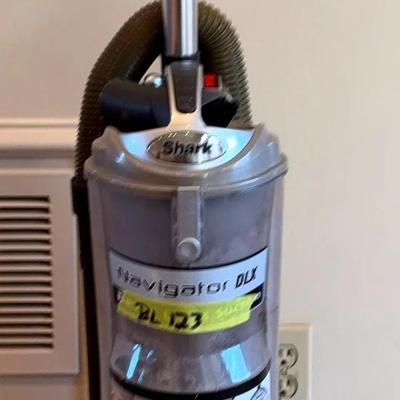 BL123 Shark Vacuum 