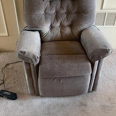 BL105 Pride Lift Brown Chair