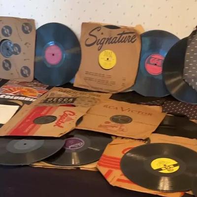 BL145 For The Record Collector - 33’s And 45’s