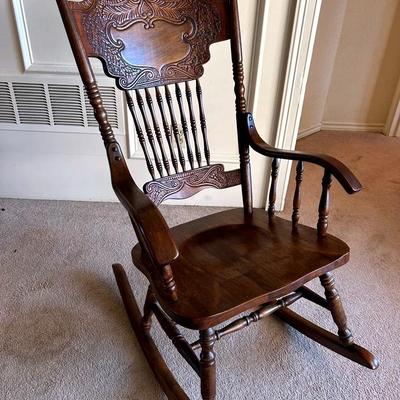 BL118 Classic Solid Wood Carved Rocking Chair