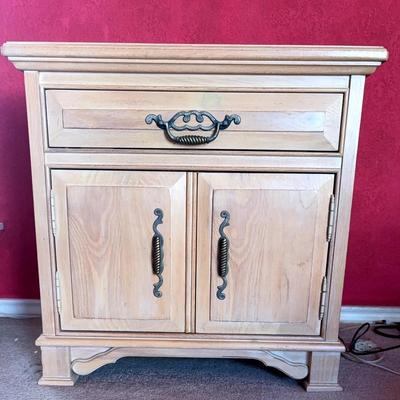 BL401 Thomasville Nightstand  