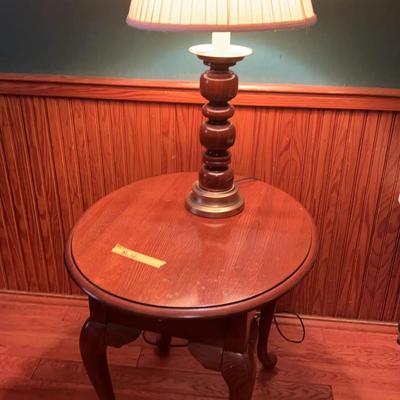 BL111 End Table & Wooden Lamp - Lot B