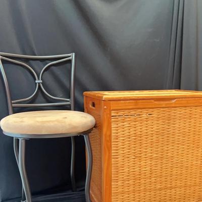 BL435 Vanity Chair And Laundry Basket