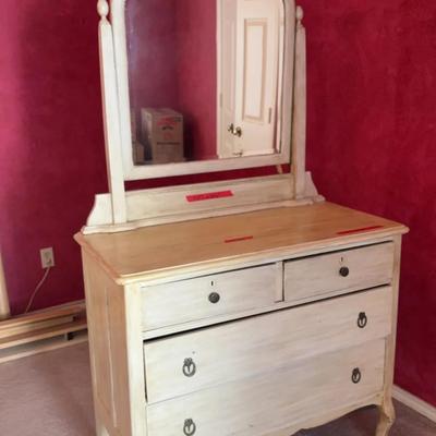 BL404 Dresser