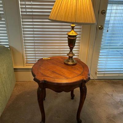 BL104 End Table & Lamp