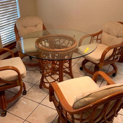 BL100 Lane Venture Kitchen Table & Chairs 