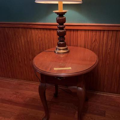 BL106 End Table & Wooden Lamp - Lot A