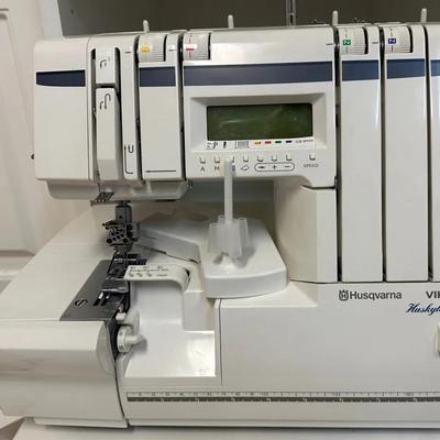 Husqvarna Viking Huskylock 936 Serger/Coverstitch