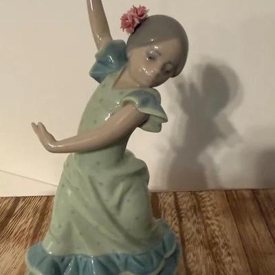 Lladro Lolita Flamenco Dancer Porcelain Figurine