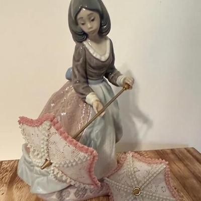 Lladro Vintage 1983 Jolie Girl Figurine