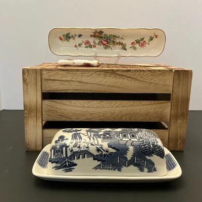 VTG Churchill Blue Butter Dish And Crown Staffshire Pagoda Pen Tray