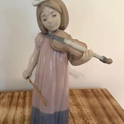 NAO Lladro Girl With Violin 1034