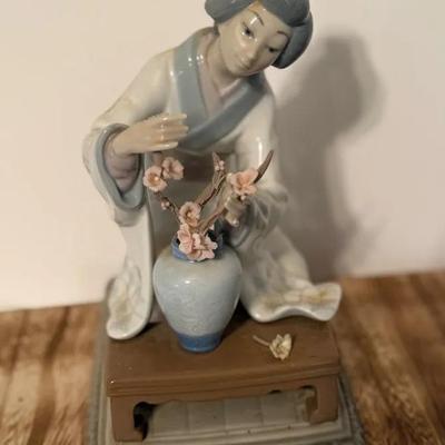 Lladro Porcelain Geisha “Tending To Flowers” Figurine