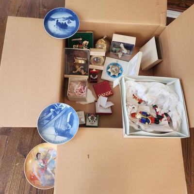 Christmas Collectibles And Ornaments