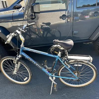 Raleigh SC200 26” Mountain Bike W/ Helmet 