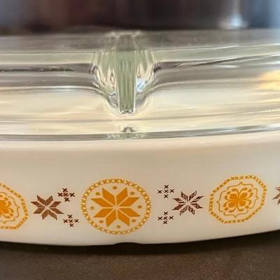 Lot 459: Vintage Pyrex Divided Casserole Dish with Lid – Golden Starburst / Snowflake Pattern