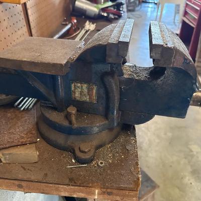 Lot 536: Heavy Duty, Bench Vise, Great Neck, Cast Iron, Tools, Shop Equipment, Garage, Mechanic, Vin